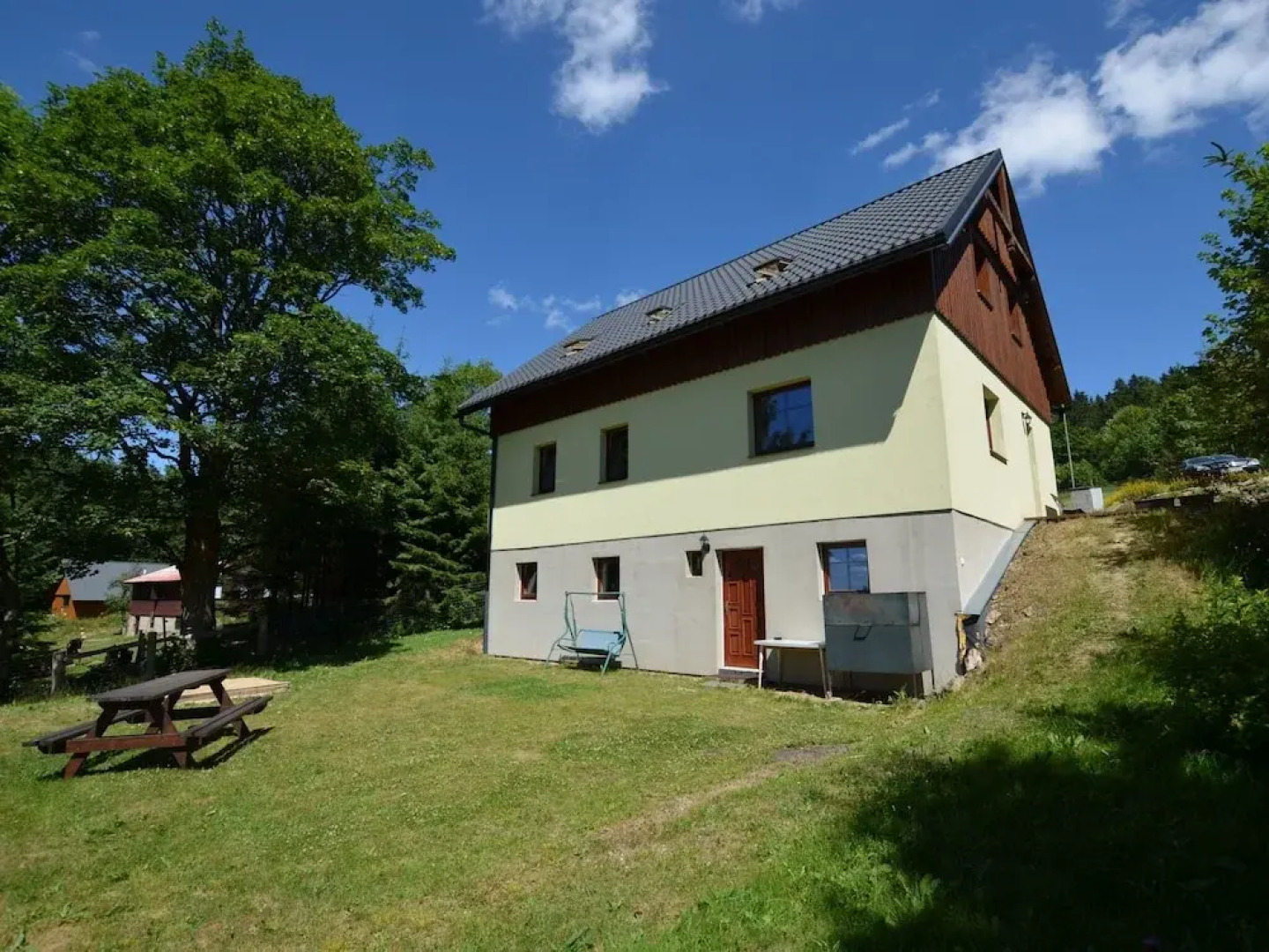 Detached, Spacious Holiday Home With Fireplace and Sauna