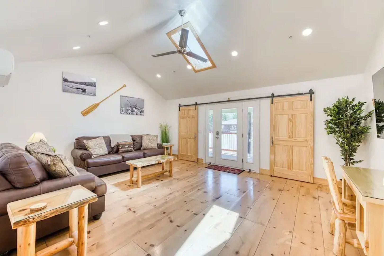 Cottage Like Suite With Private Hot Tub