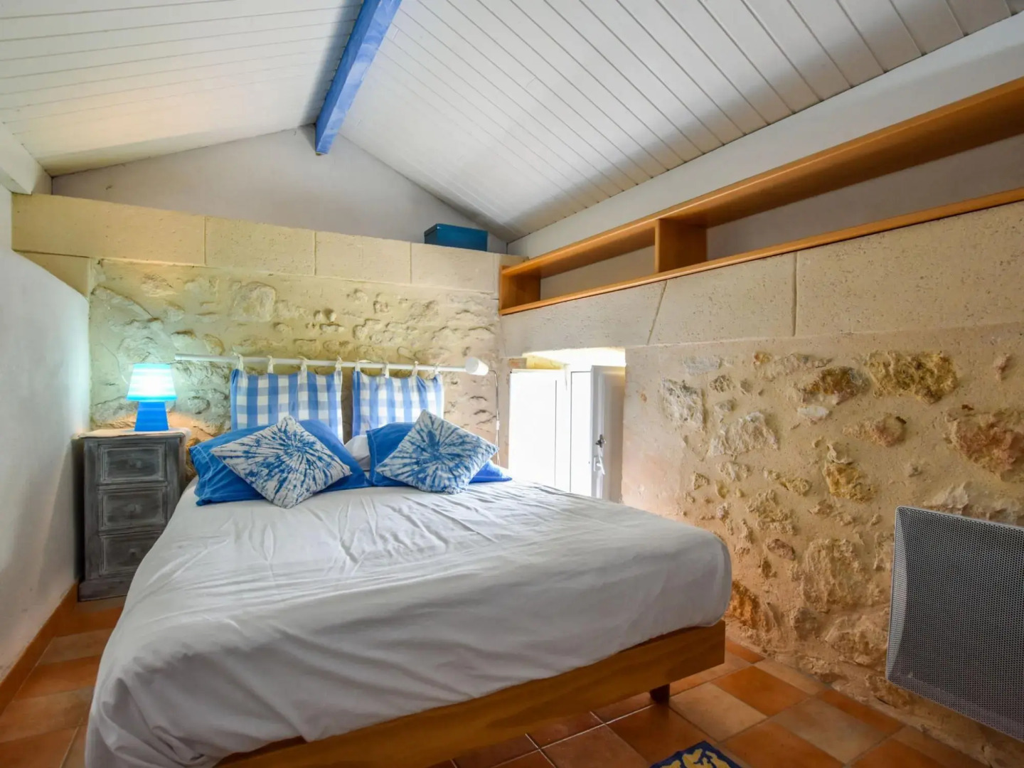 Renovated Dovecot With Pool, in the Vineyards Near Bordeaux