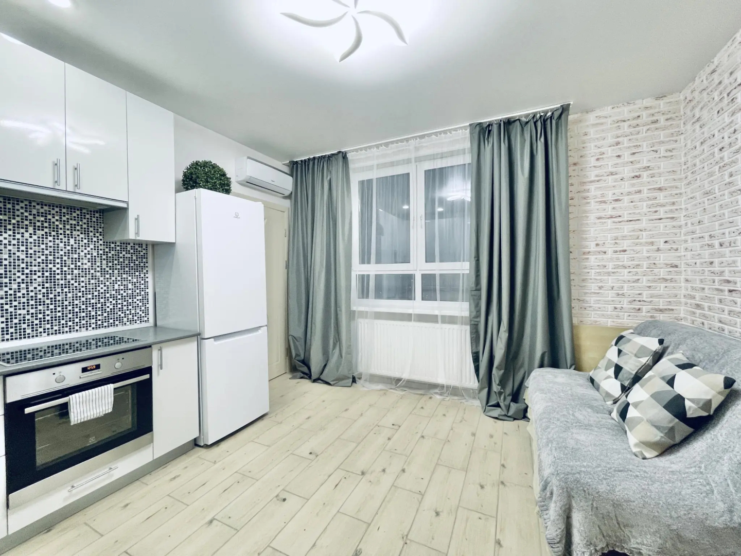 Vegas apartments (Вегас апартментс) на проспекте Гагарина 101 корпус 1