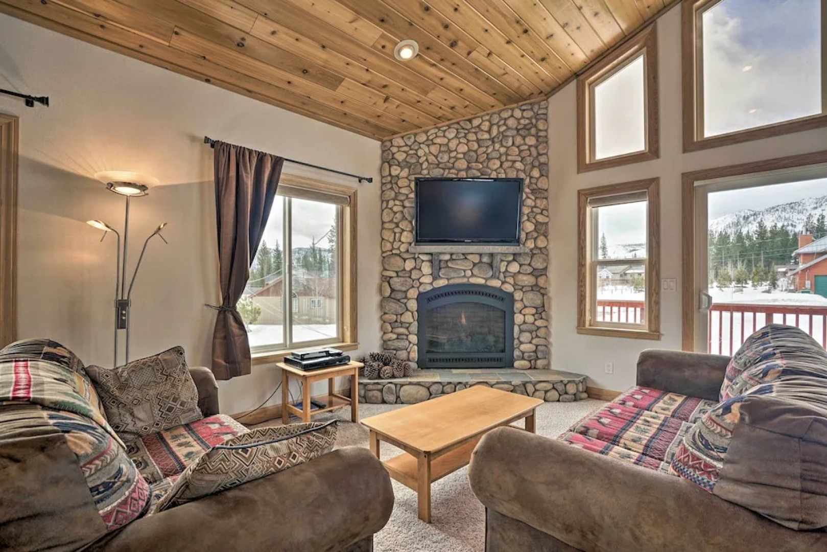 9 Mi to Heavenly Mountain: South Lake Tahoe Home!