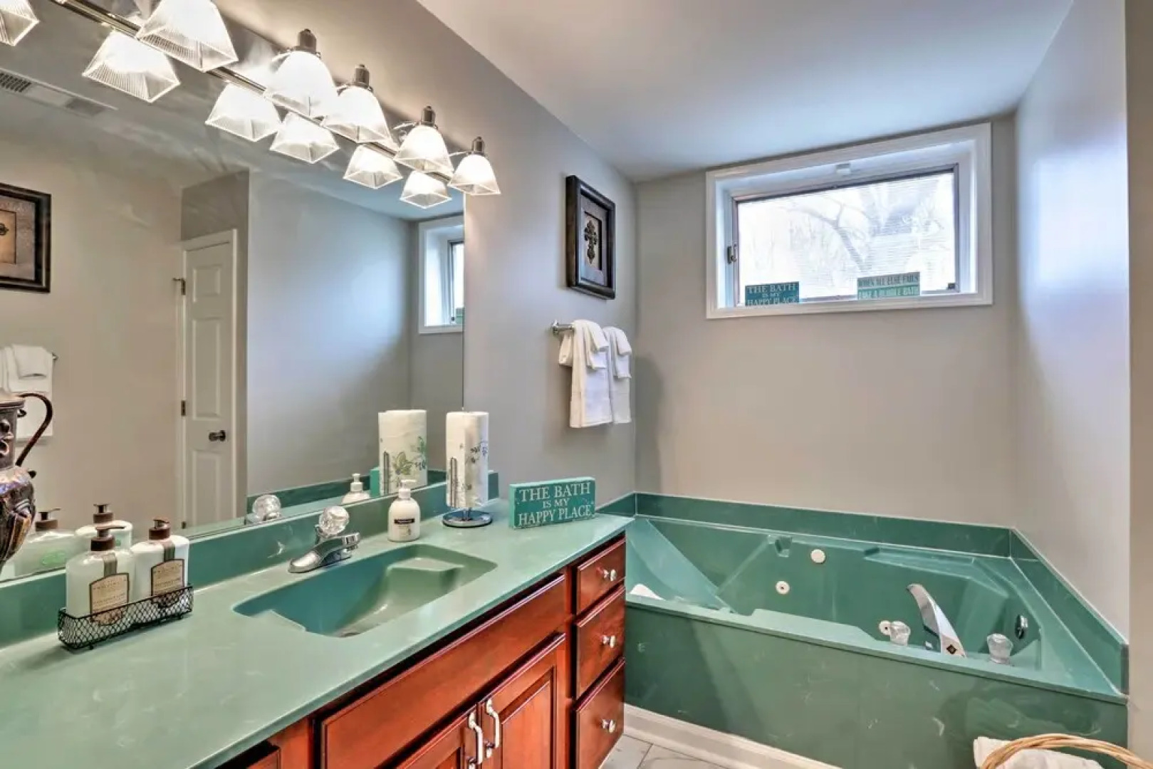 Quiet Memphis Home on 20 Acres: 10 Mi to Downtown!