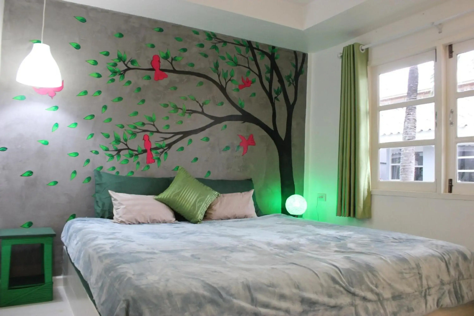 1715 House - White Rhino