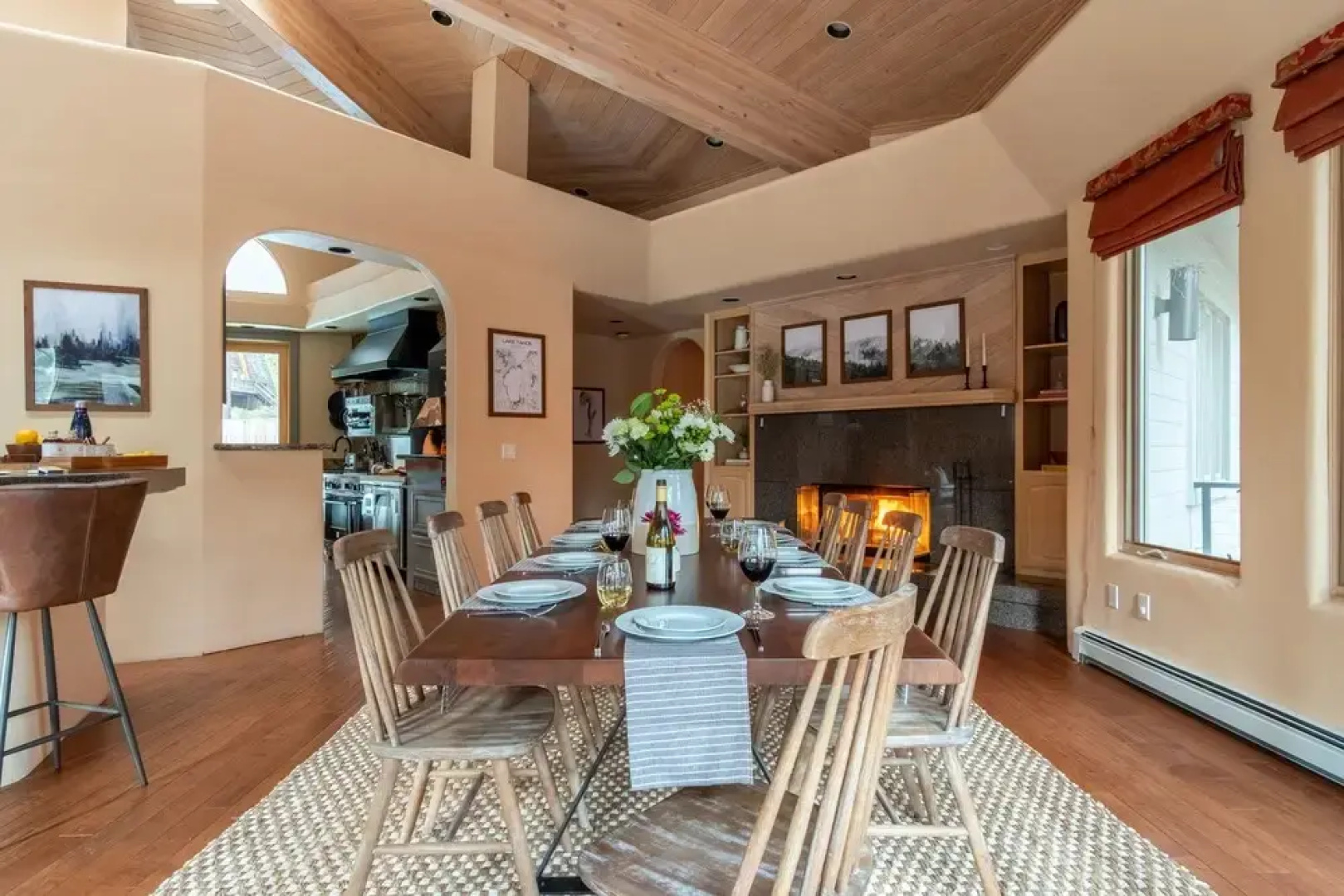 Ponderosa by Avantstay Spacious Cabin w/ Large Deck & Hot Tub 10min to Mtn