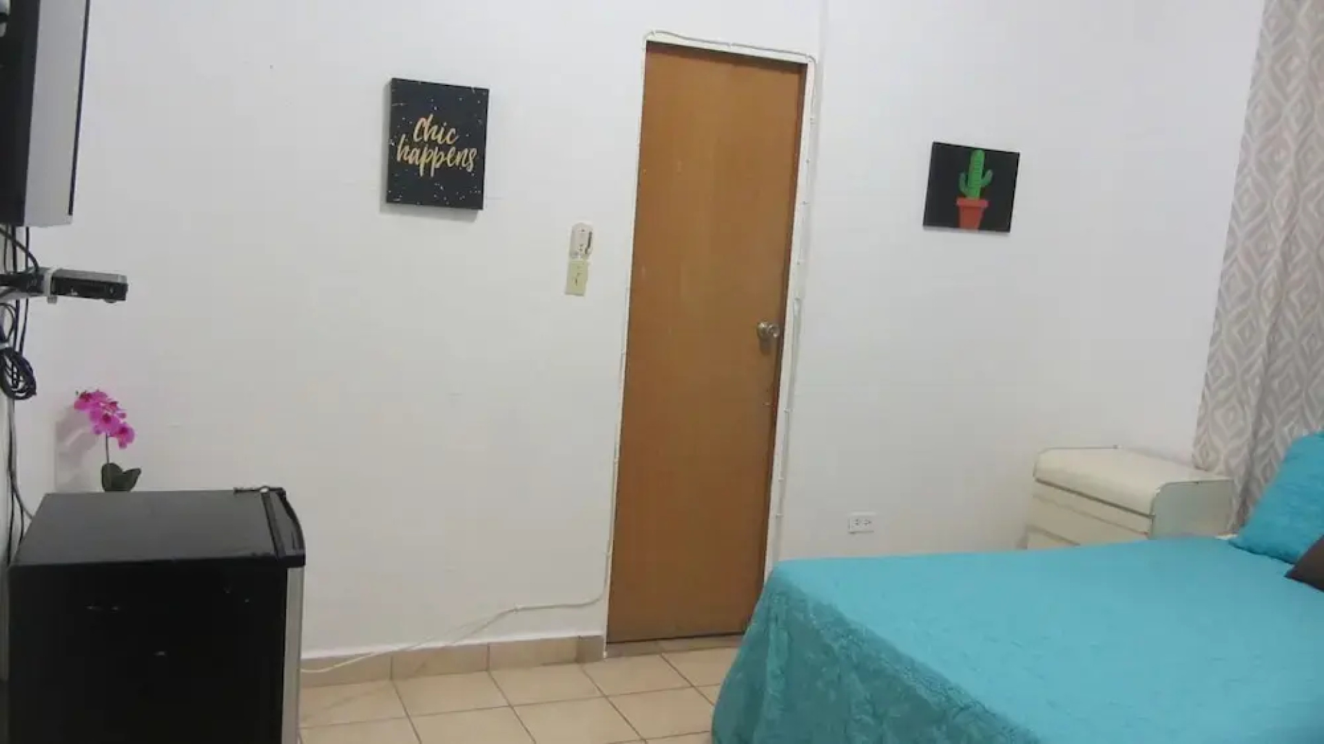 Henry's GuestHouse - Hostel