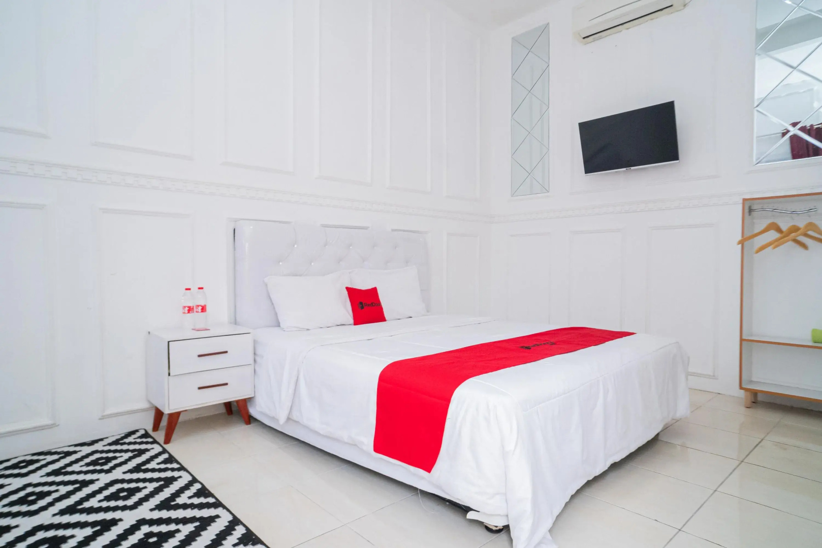 RedDoorz Syariah @ Aura Homestay
