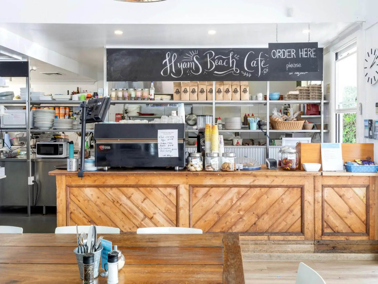 Akora at Hyams 4pm Check Out Sundays