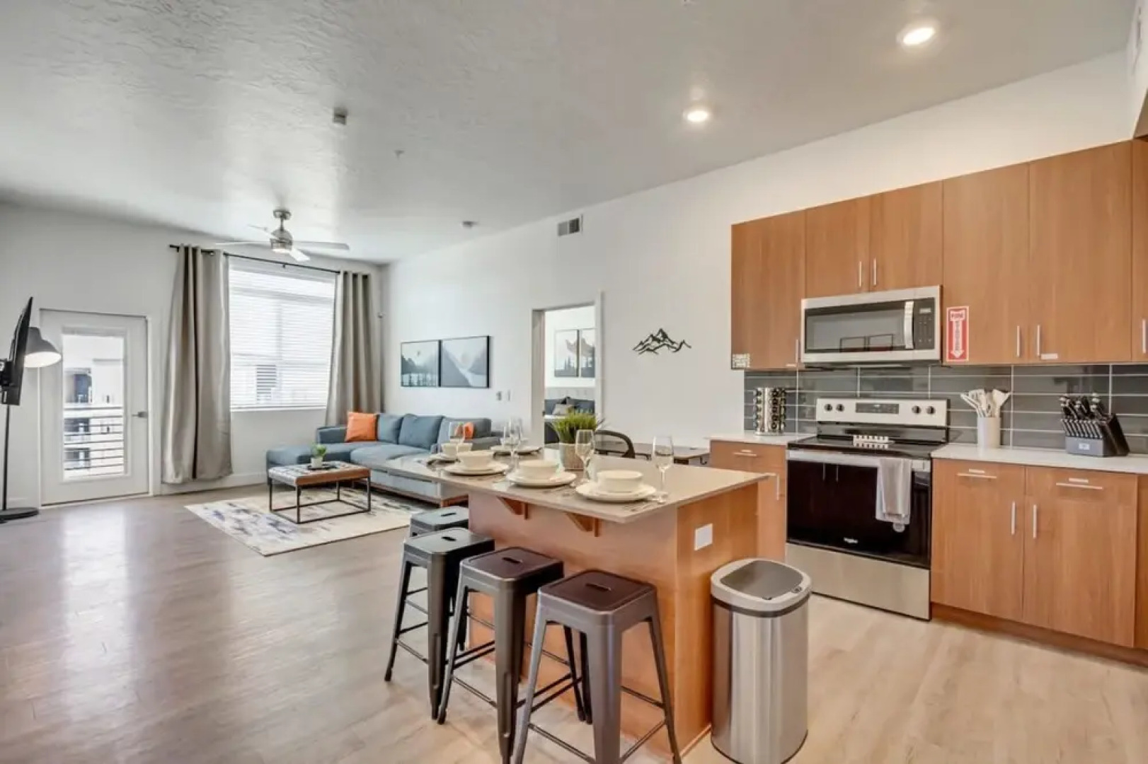 Family Friendly - 4th Story w Elevator - King Beds