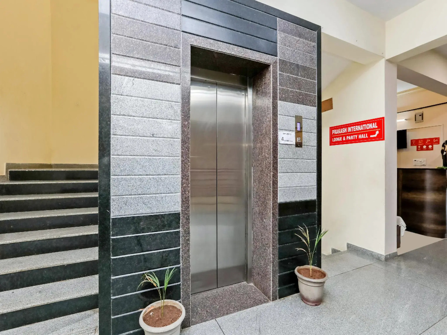 OYO 26603 Hotel Prakash International