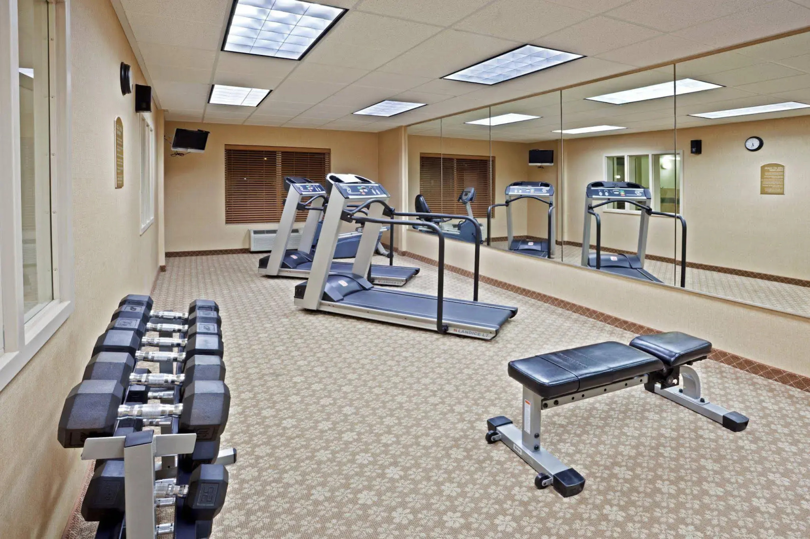 Holiday Inn Express & Suites Lacey – Olympia by IHG