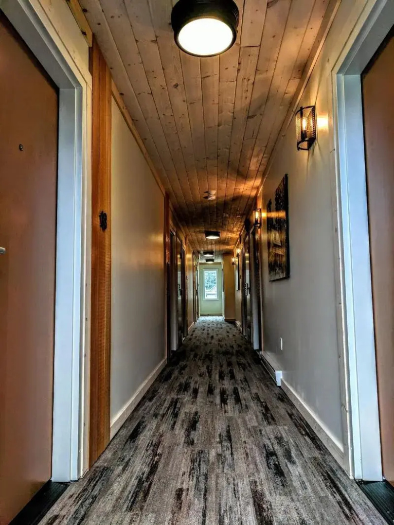 Riverside Inn