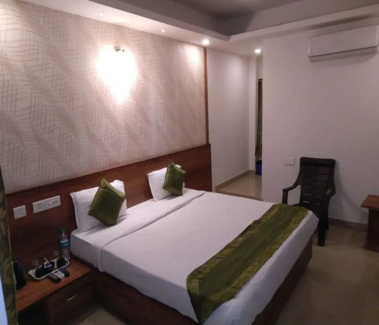 OYO 14163 Comforts Inn