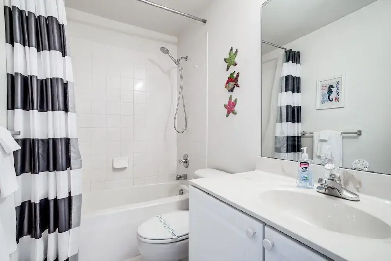 Shared Pool & Bay Access: Ocean View Retreat