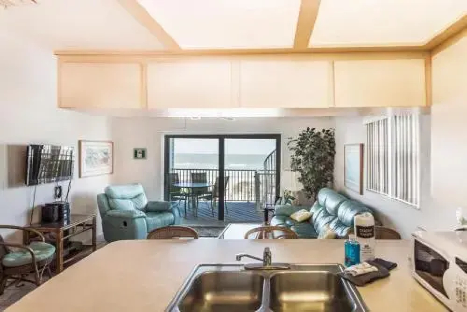 Joyce's Beachfront Suite 3