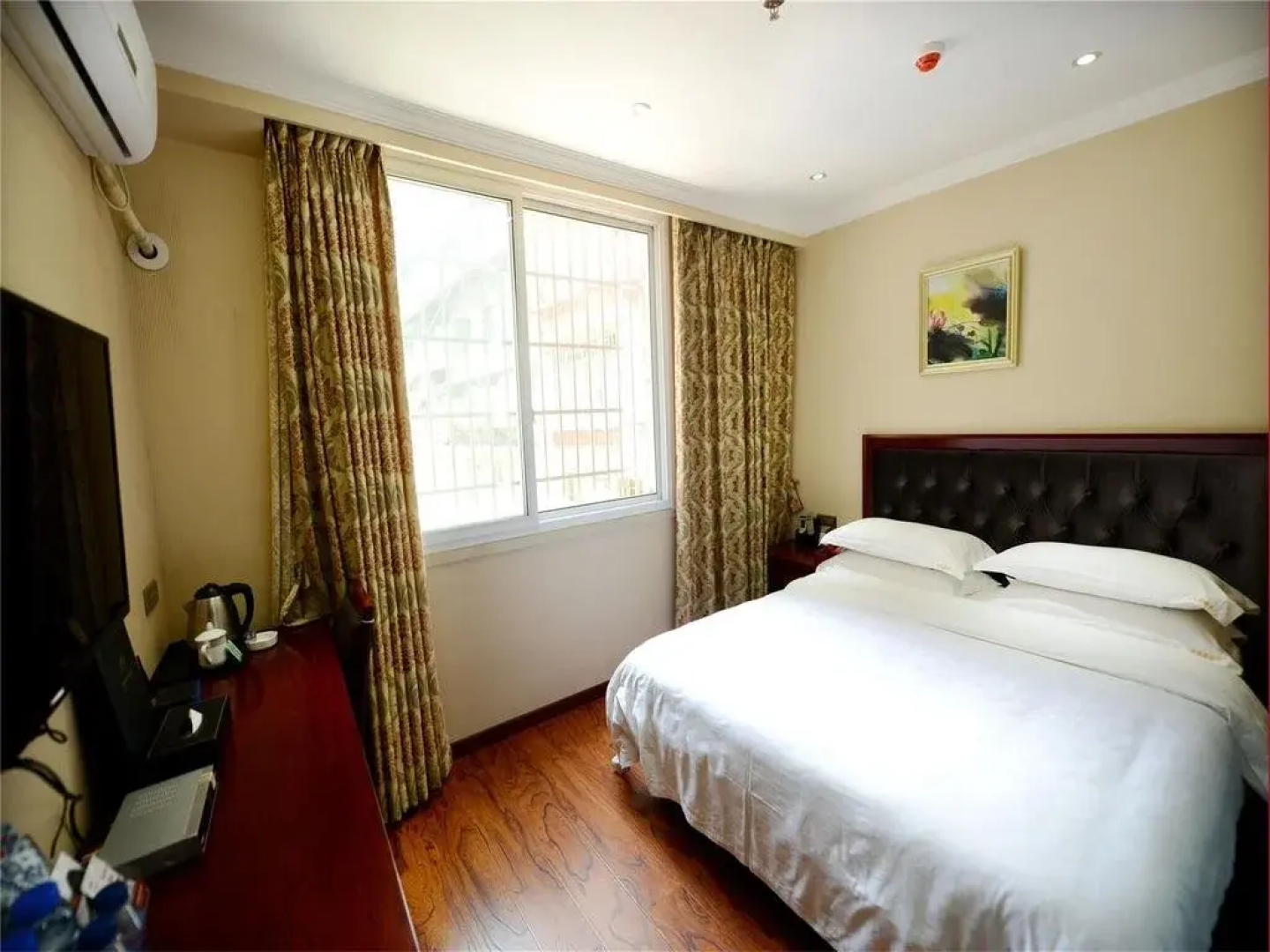 Dazhou Yimeijia Haitian Business Hotel