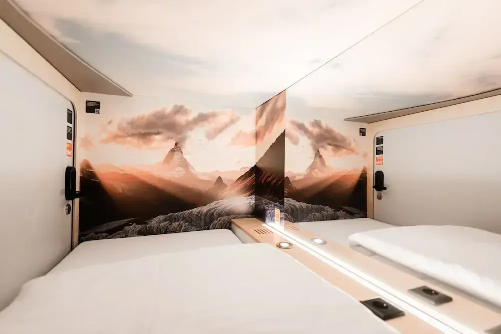 Capsule Hotel - Zurich Airport