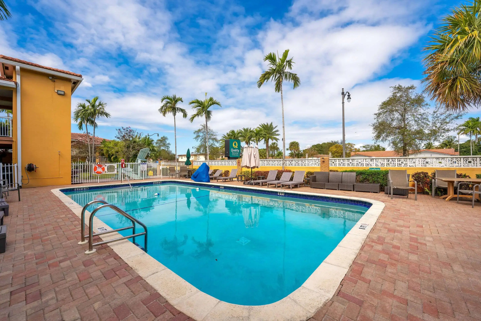 Quality Inn & Suites Airport/Cruise Port Hollywood