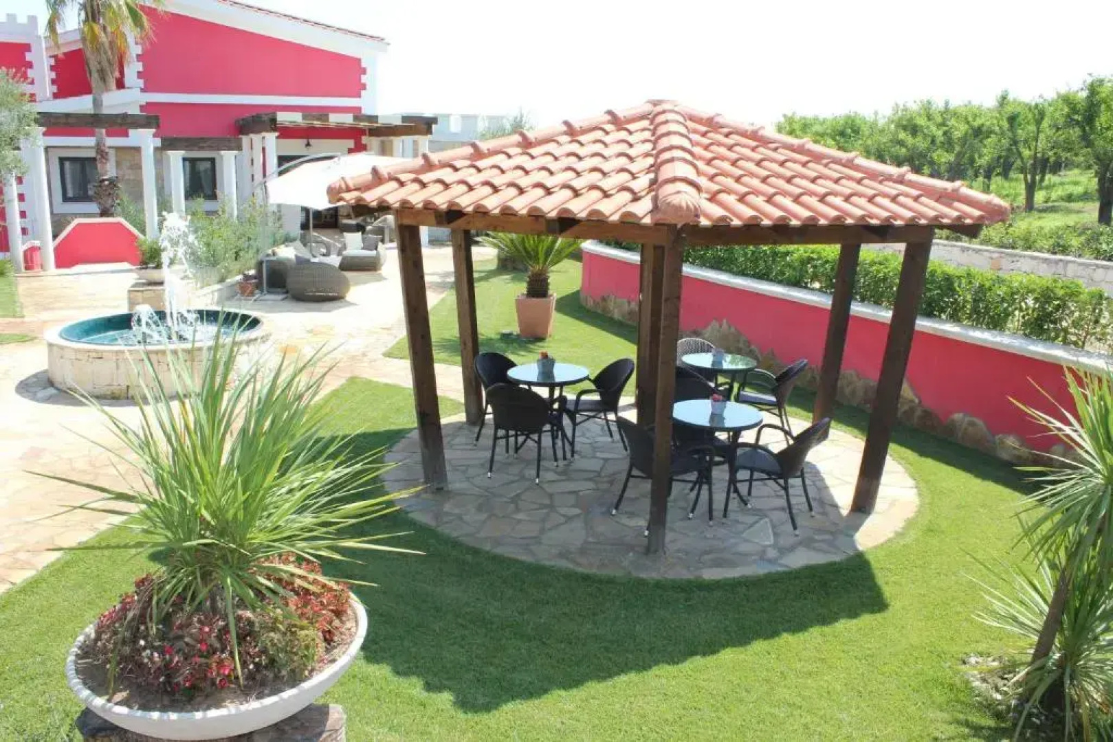 La Maison Rouge Resort