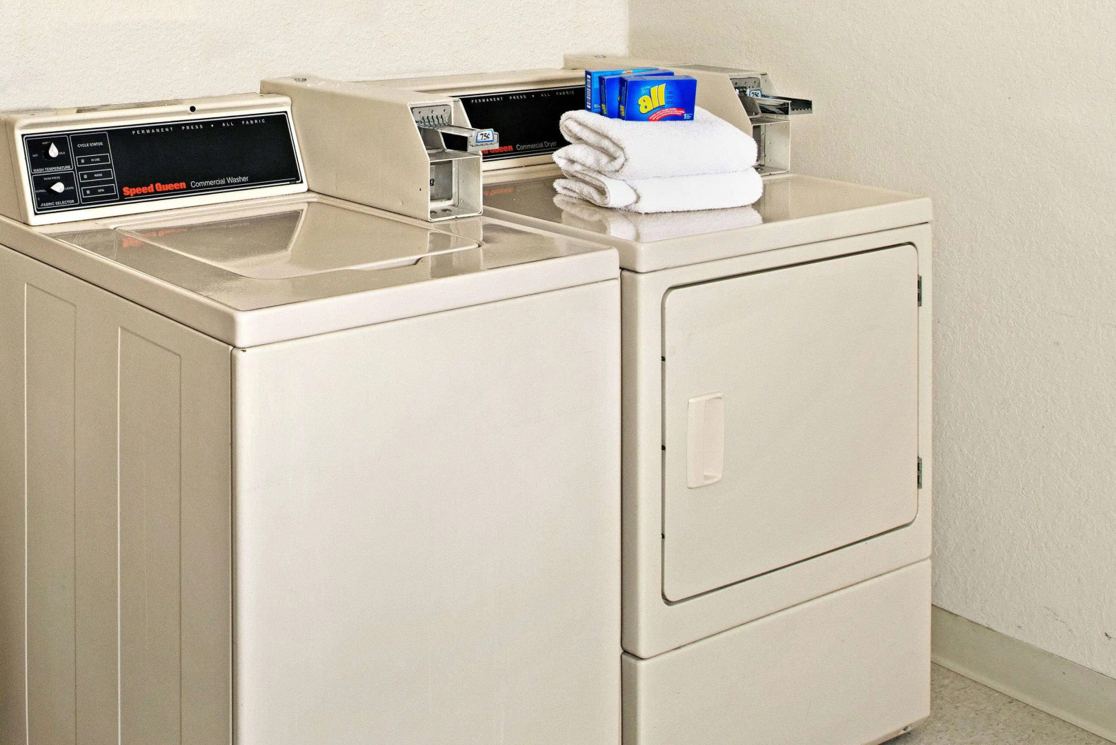 Super 8 by Wyndham Omaha Eppley Airport/Carter Lake