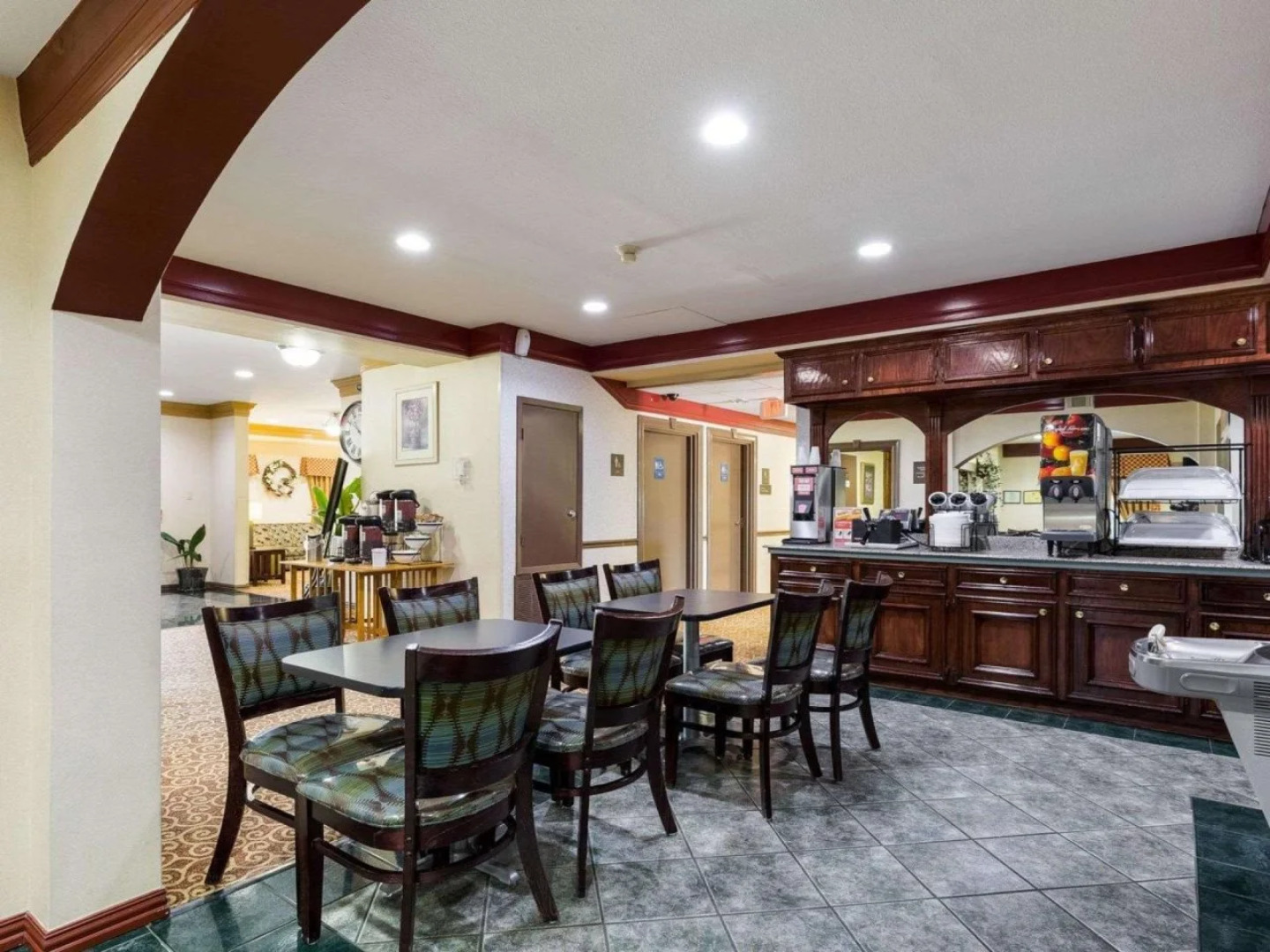 Days Inn by Wyndham Rosenberg