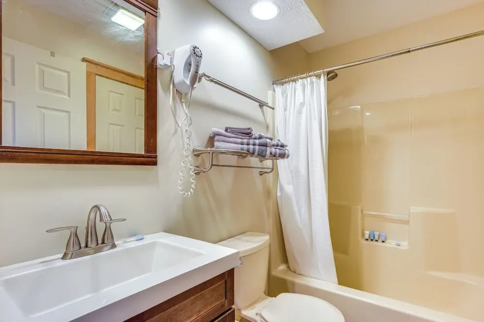 Tannersville Resort Home w/ Deck & Gas Grill!