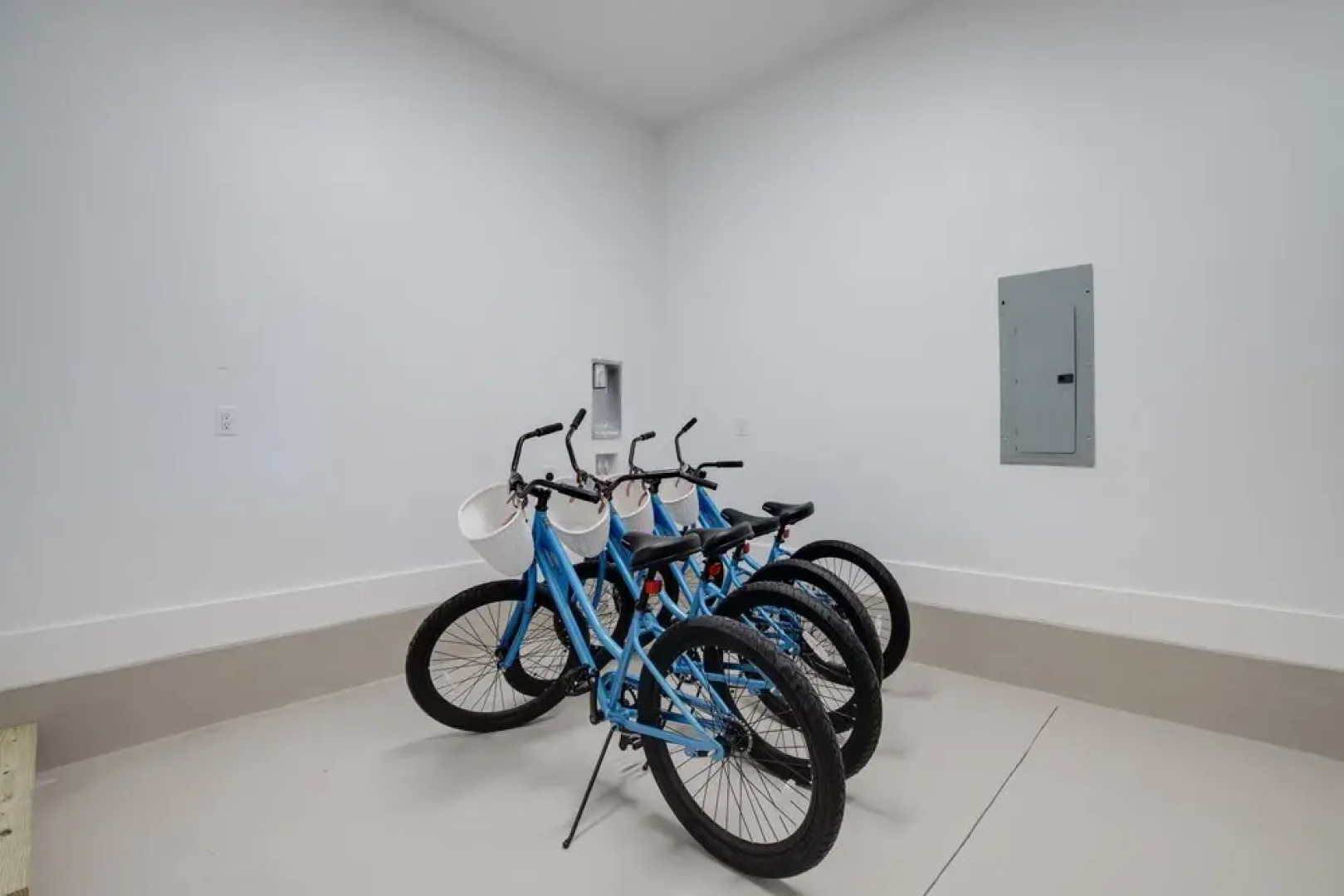 Mockingbird by Avantstay Modern Design Minutes From the Beach