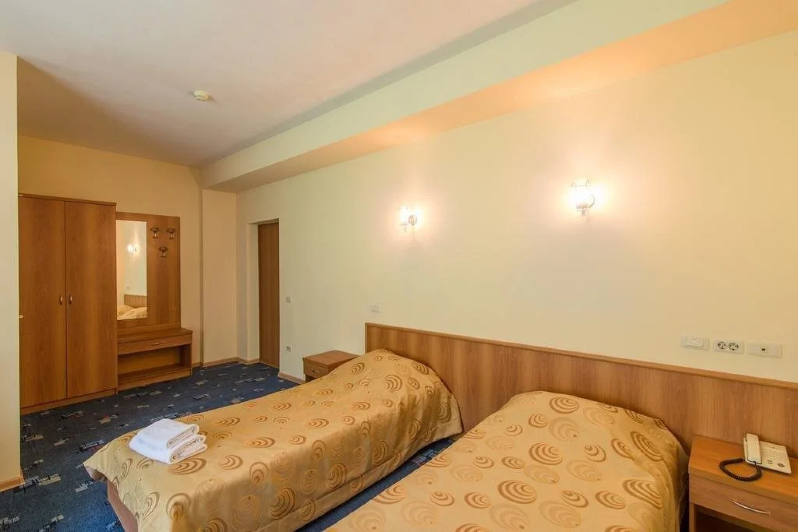 Отель София