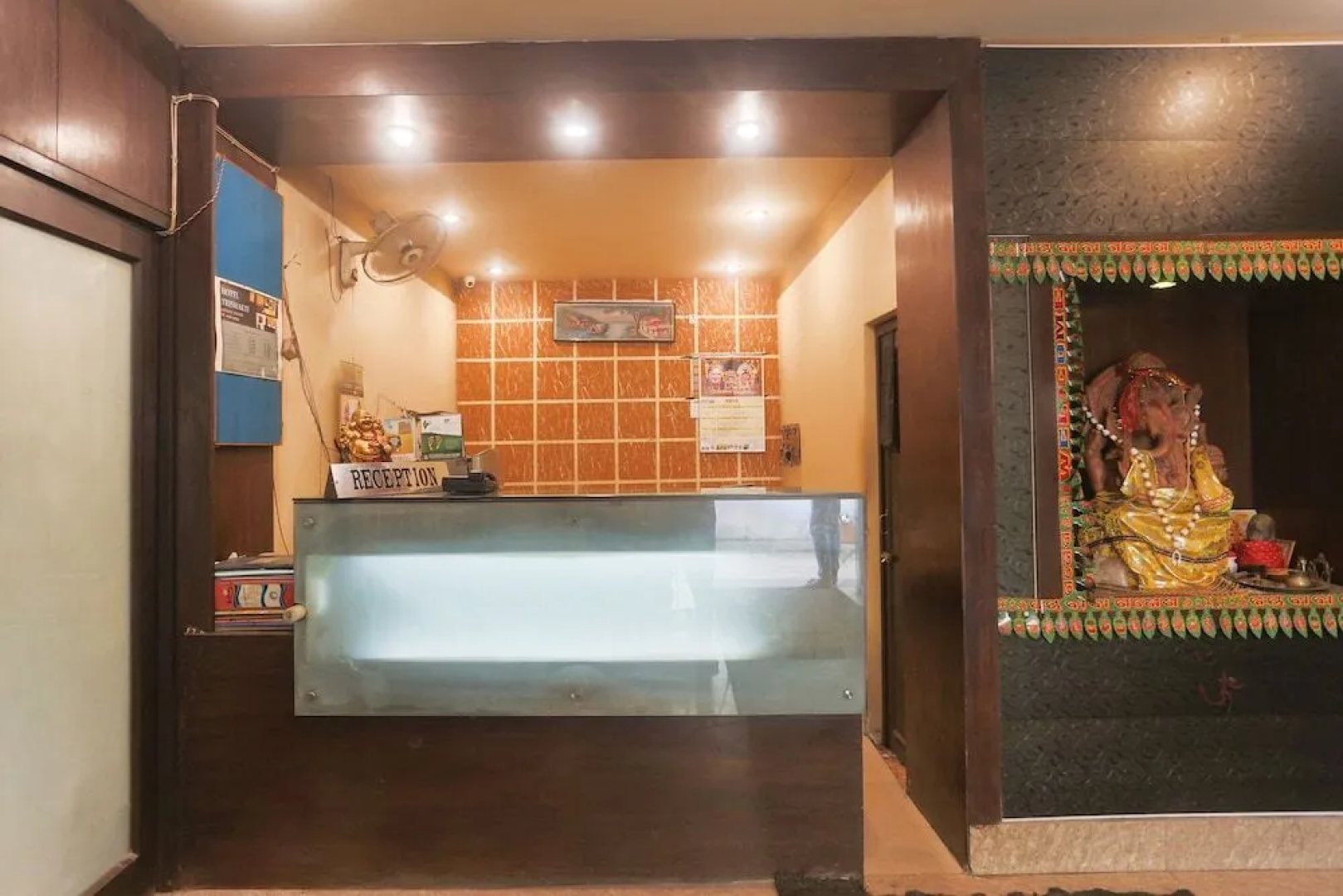OYO 48884 Hotel Trishakti
