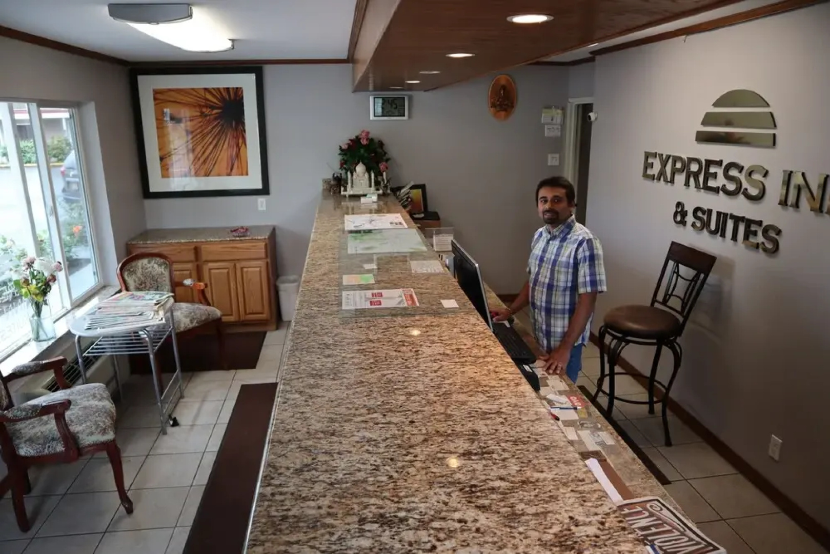 Express Inn & Suites