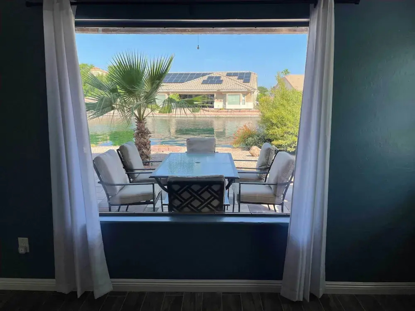 Beautiful Lakefront Peoria Home w/ Community Pool