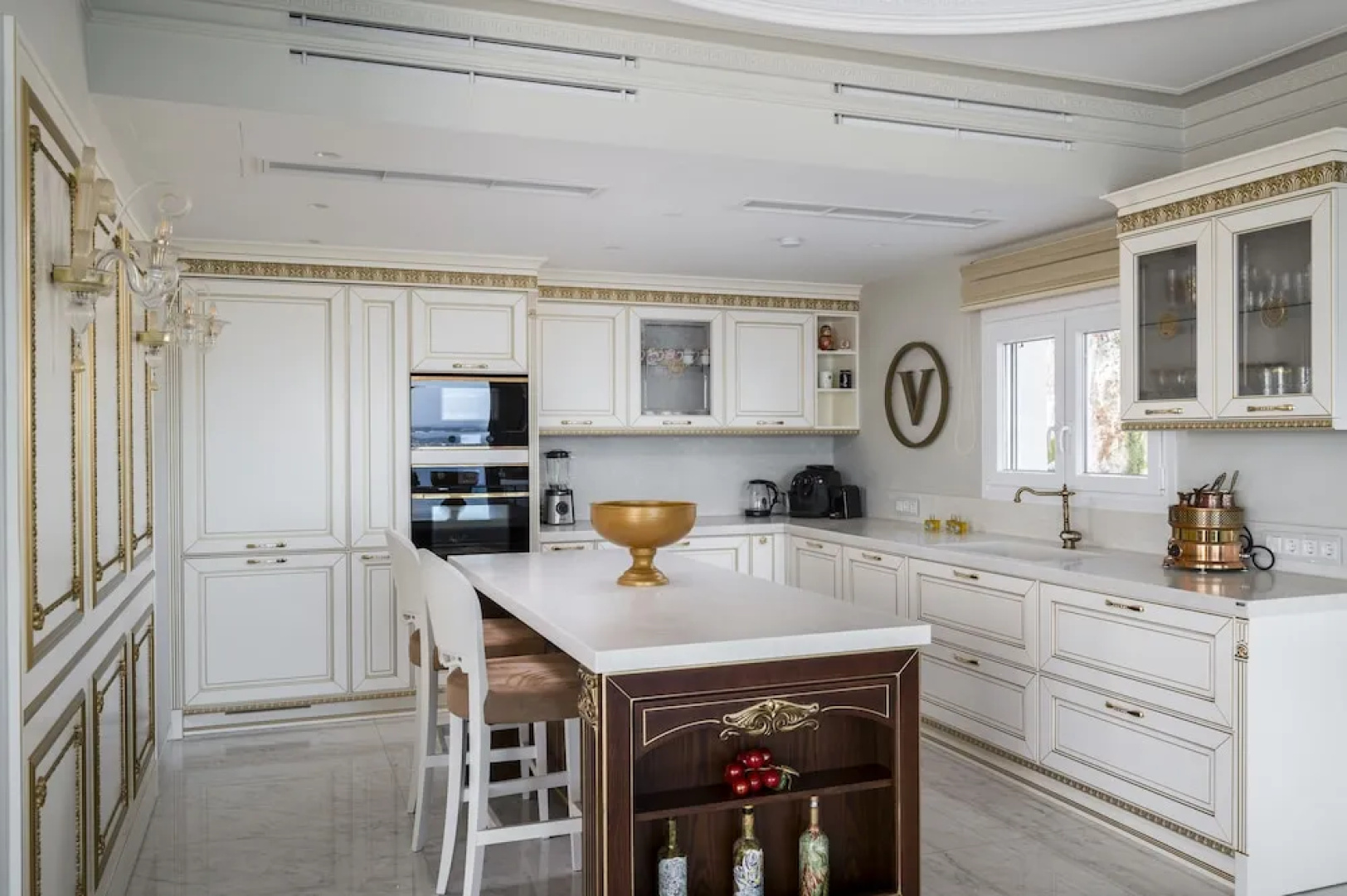 Villa Monte Leone by Konnect with Pool, Hot Tub, Spa Room & Stunning Seaview