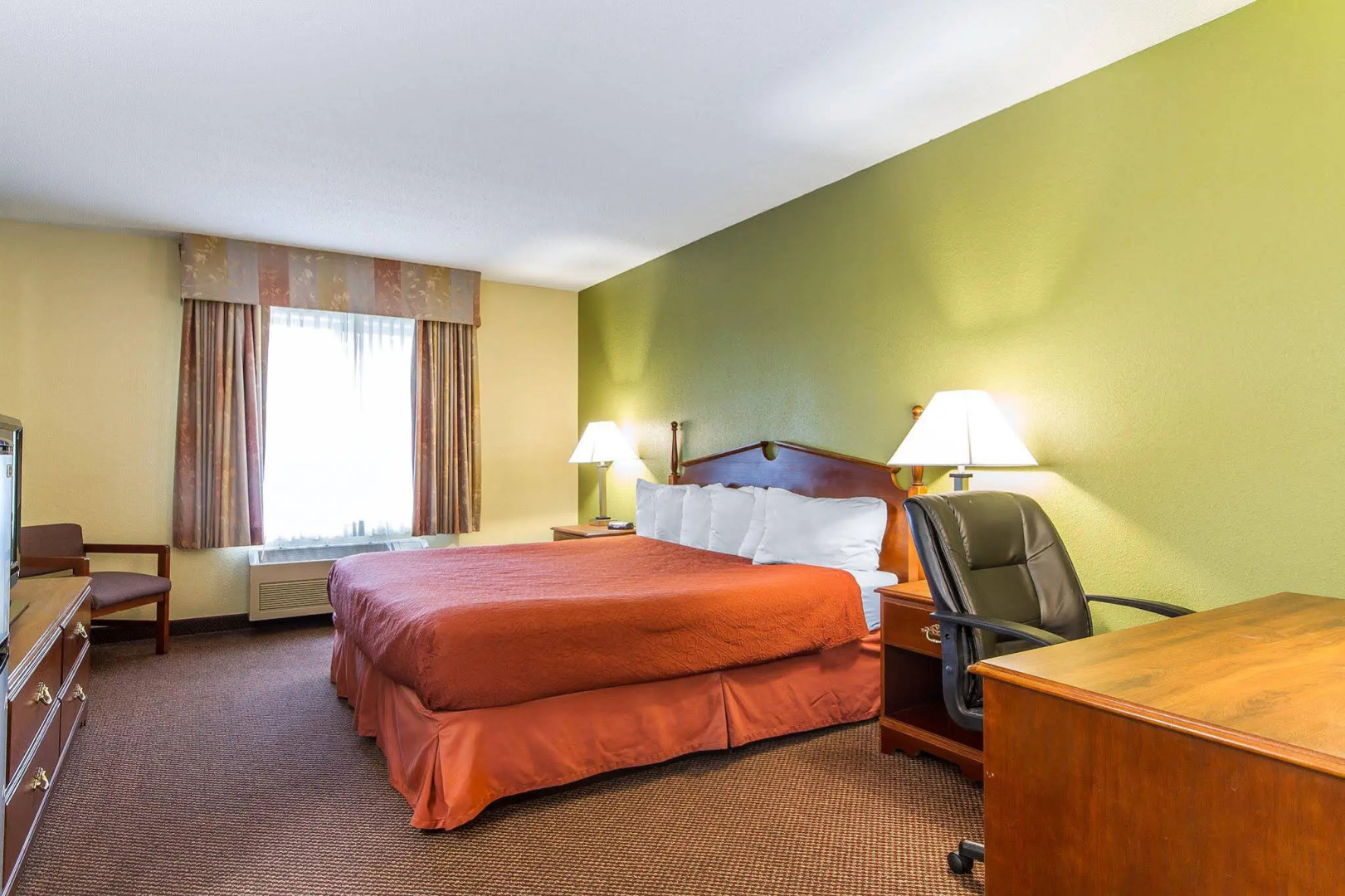 AmericInn by Wyndham Reedsburg