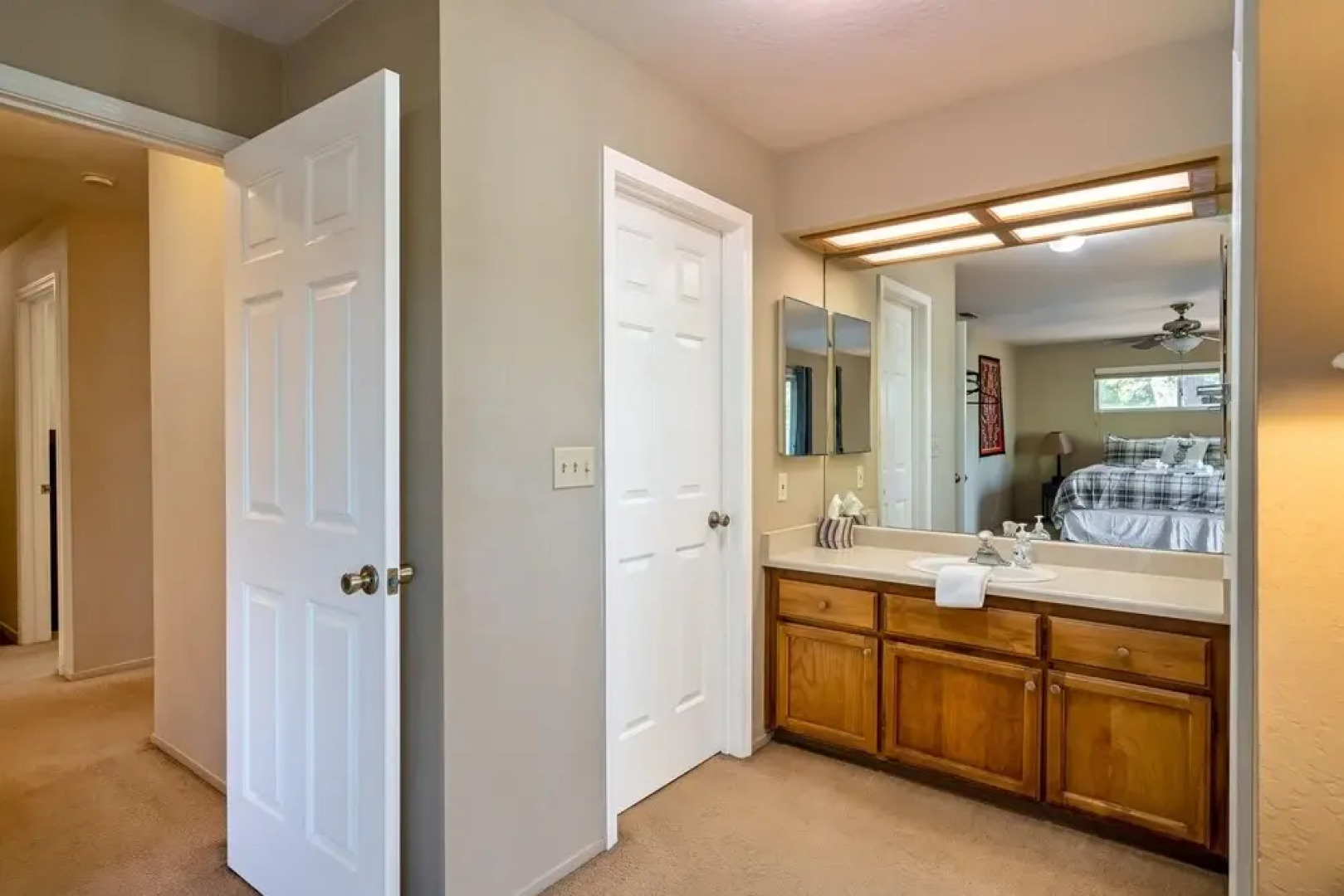 Wolf Den - Check out the Beach, Country Club, Golf Course Enjoy the Wifi, Central Heat and Air Conditioning. Near Yosemite by Redawning