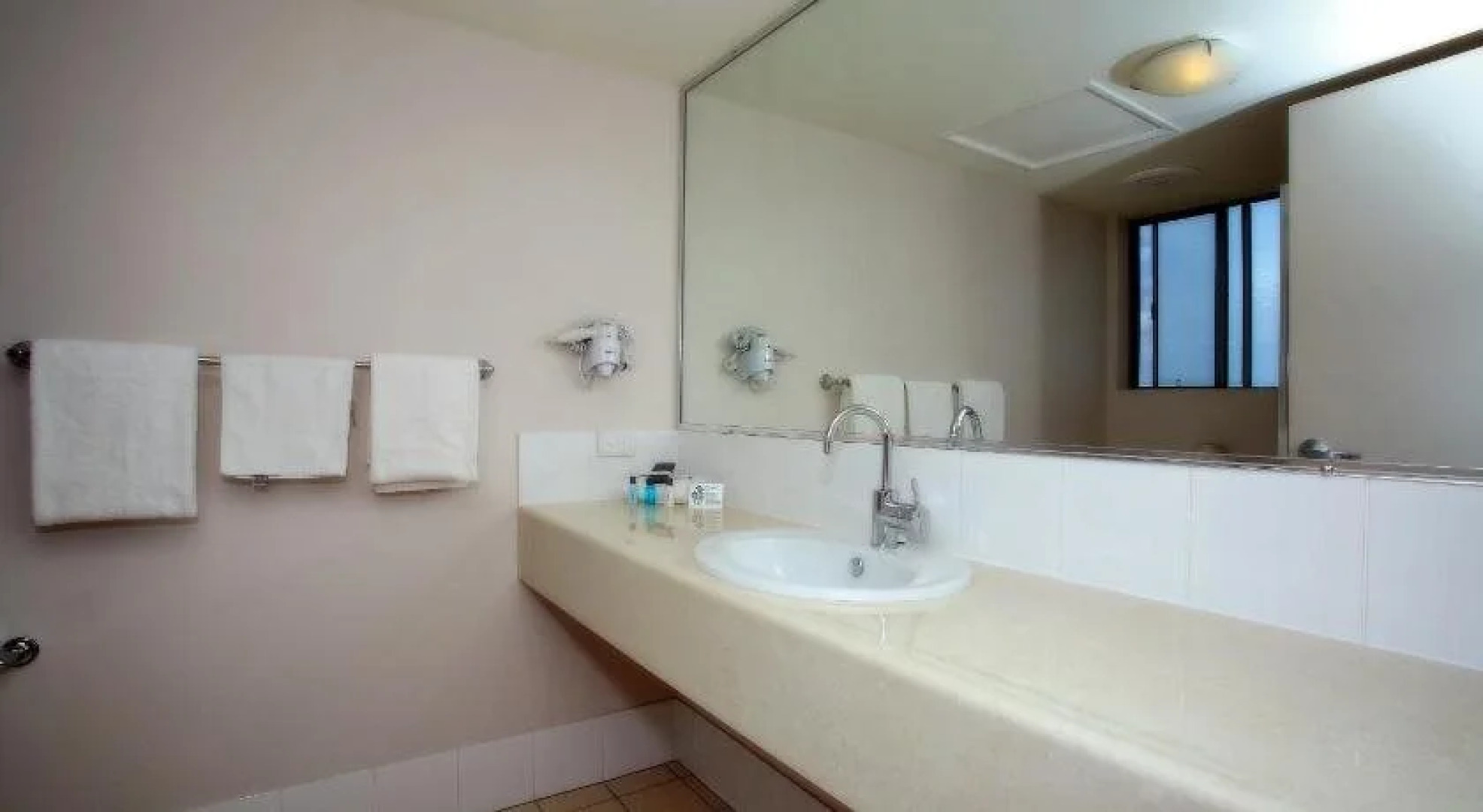 Mayfair Motel Emerald