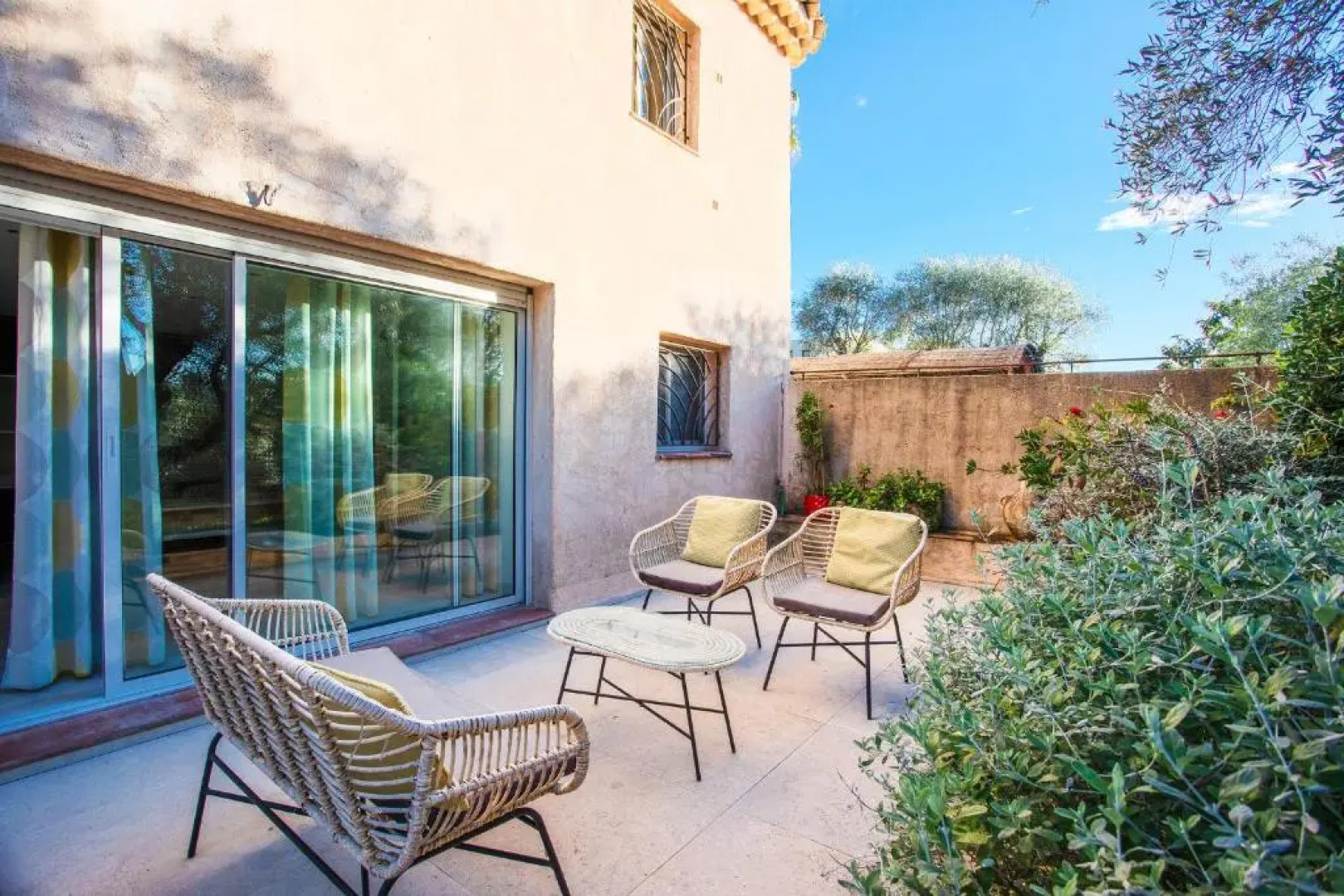 Serene Luxurious Hillside Villa Near Cannes