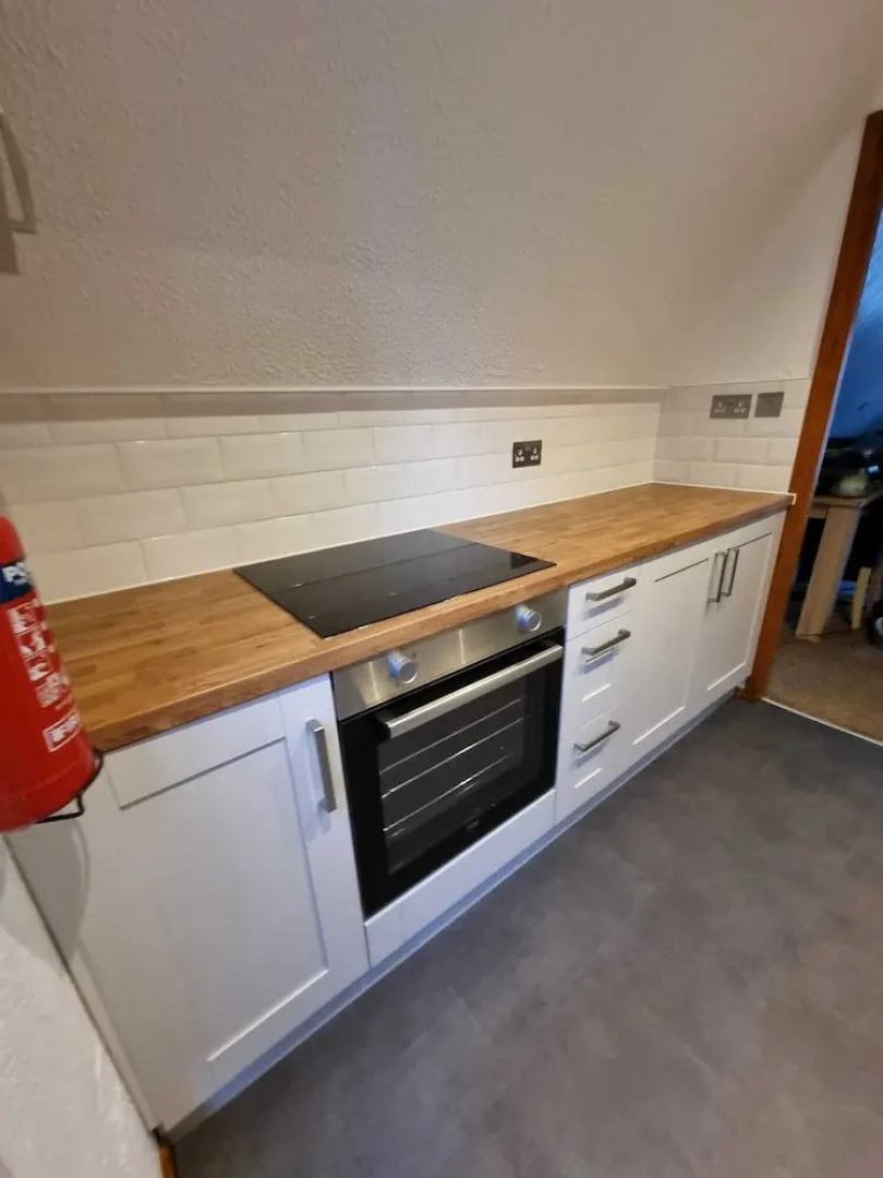 Chalet-sleeps6-parking-garden-pool