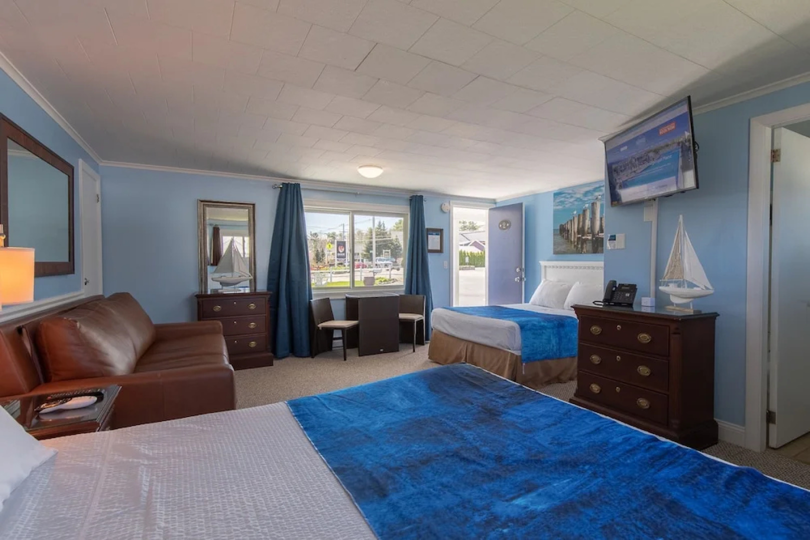 Footbridge Beach Motel