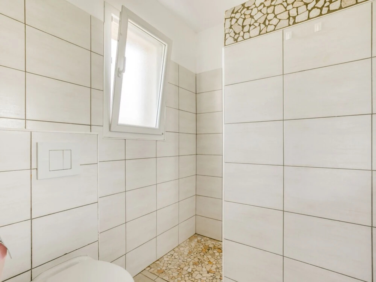 Luxury Villa in Aigne with Swimming Pool