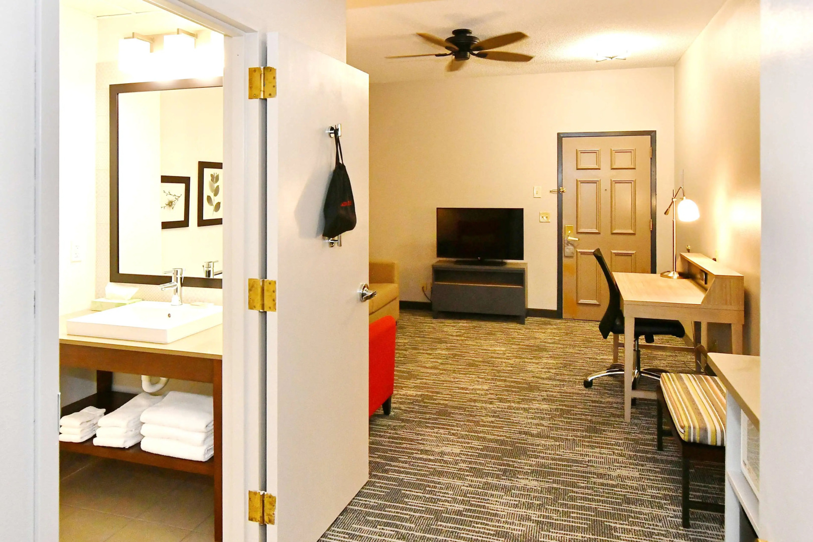 Country Inn & Suites by Radisson, Mount Morris, NY