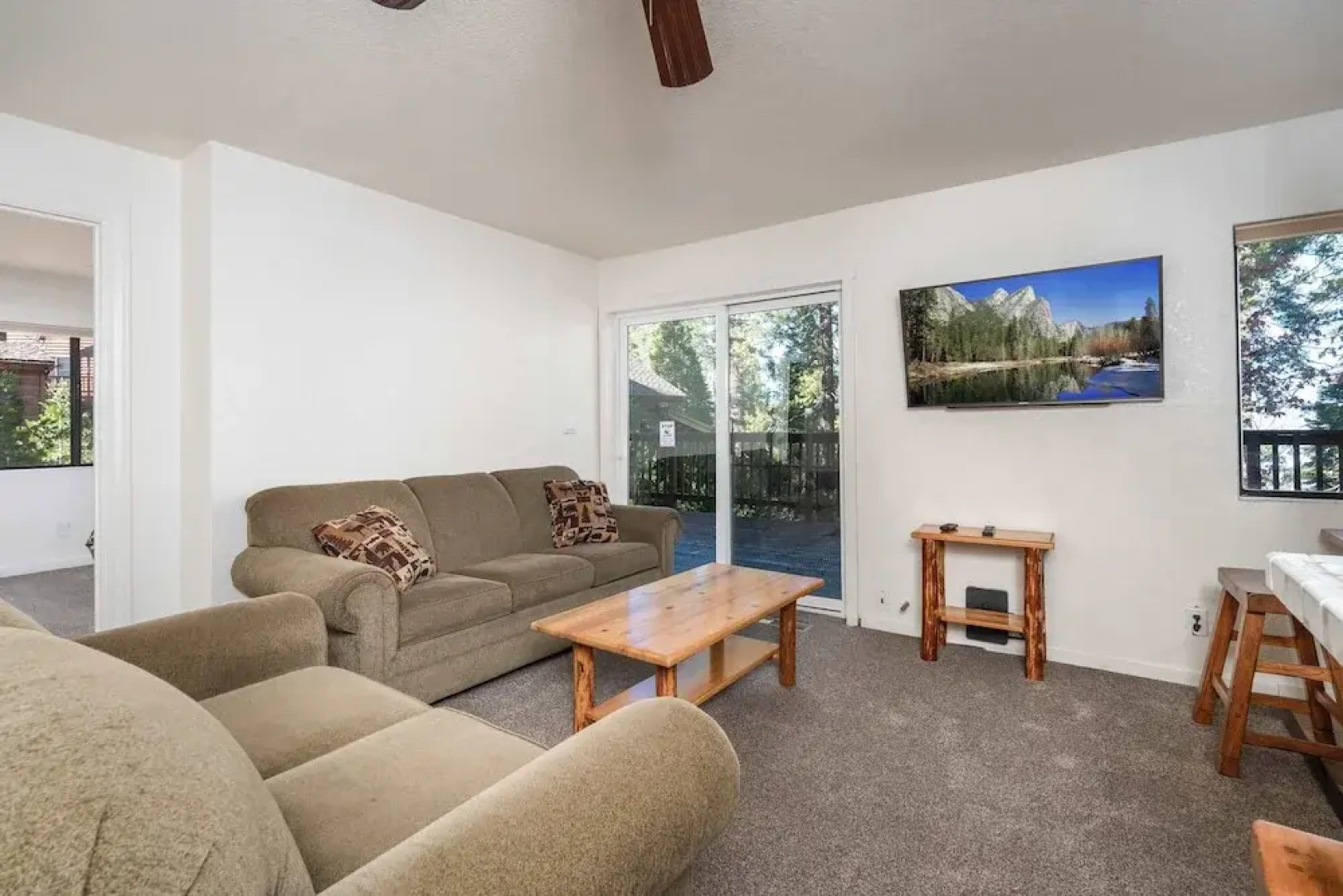 Yosemite Aviary and Quail Within Yosemite - 2 Separate Units, Up To 14 Guests!