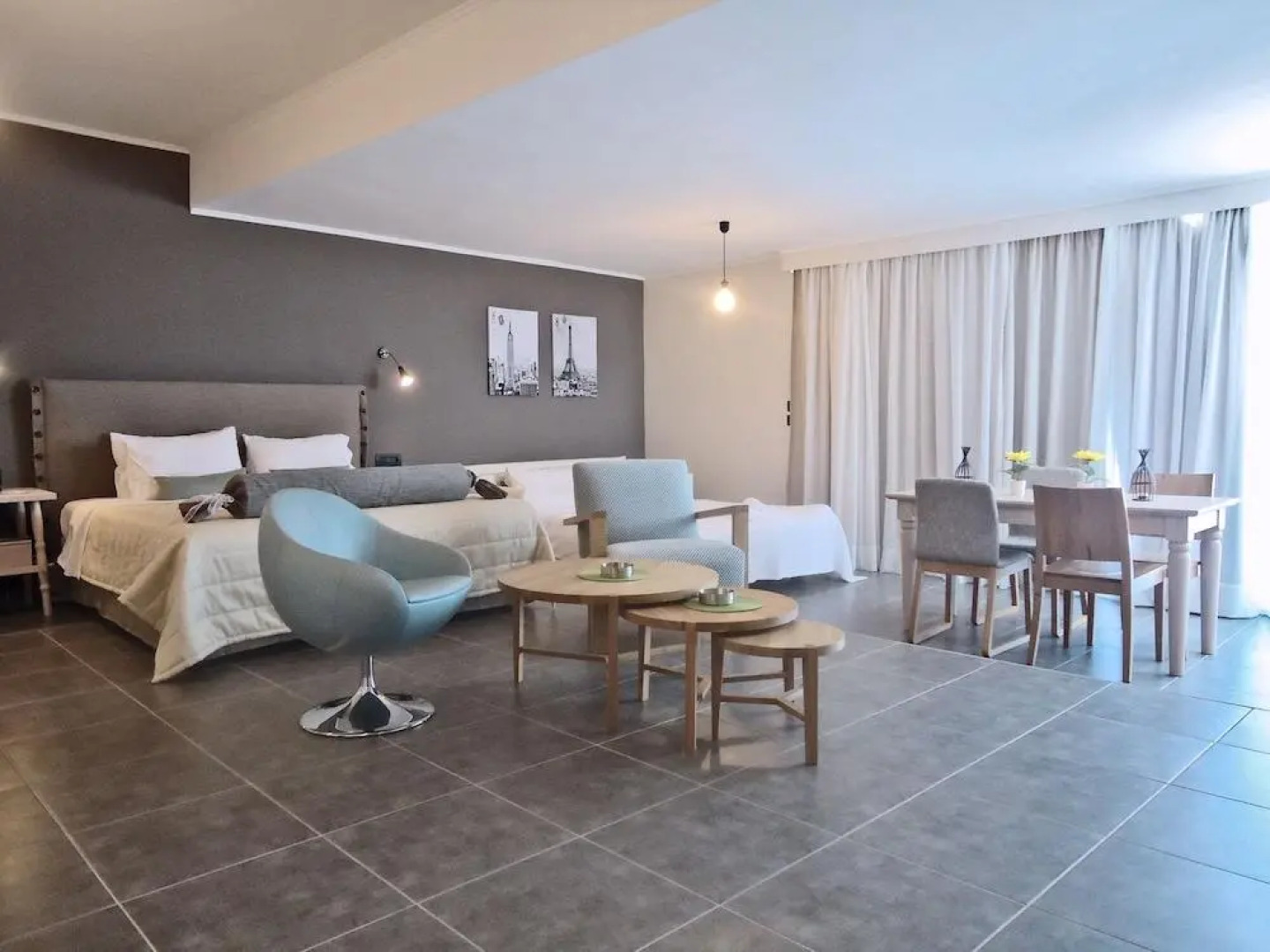 Отель Amphitryon City