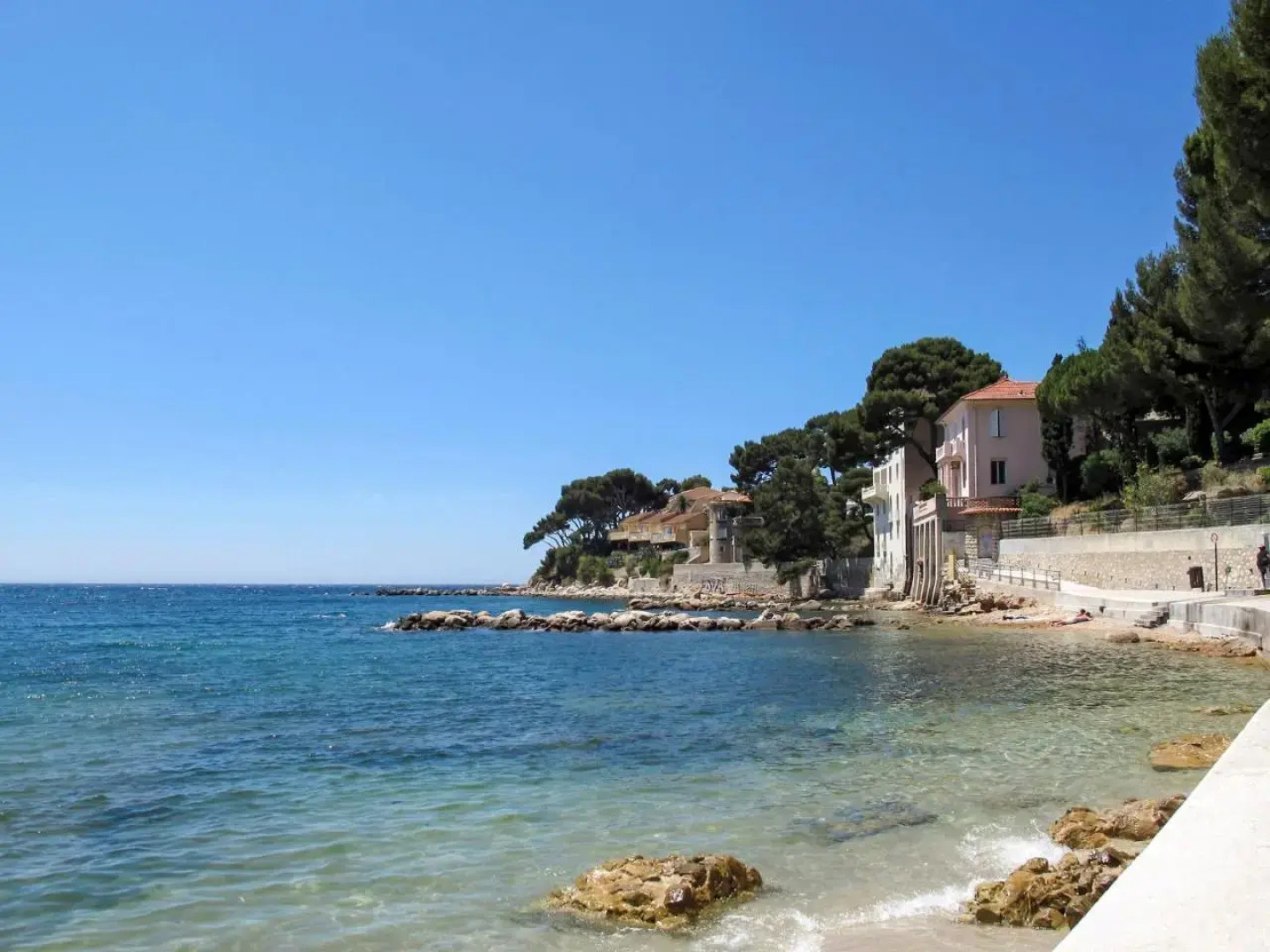 Studio 2 + 2 dans résidence avec piscine