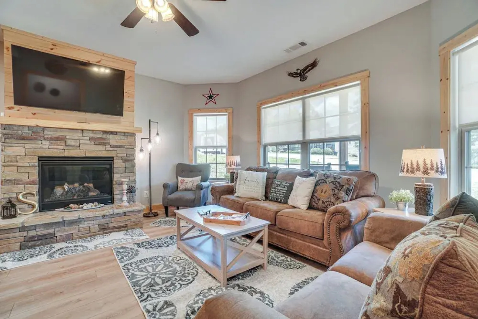 Hot Tub & EV Charger: Helen Getaway w/ Views!