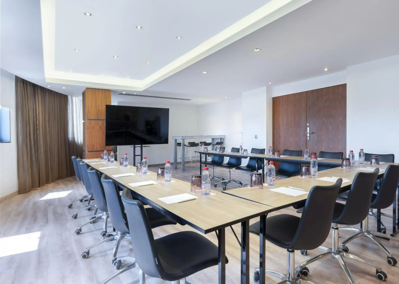 Отель Barcelona Condal Mar Affiliated by Meliá