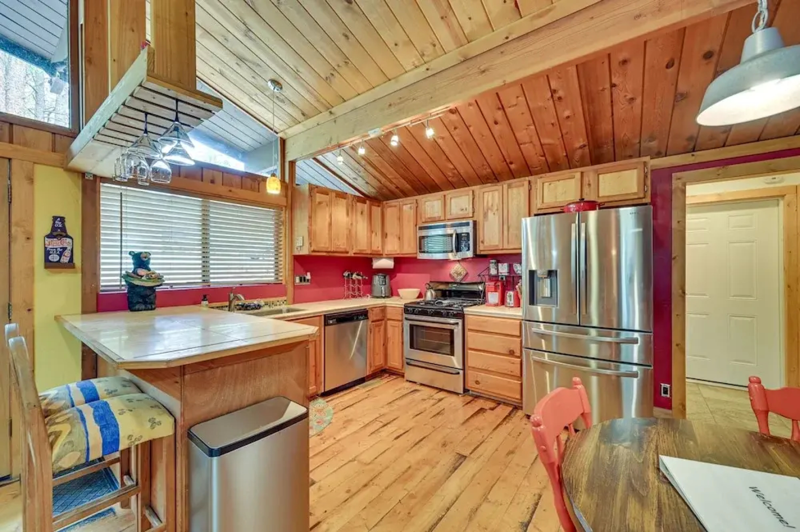 Cozy Munds Park Cabin w/ Fireplace & Deck!