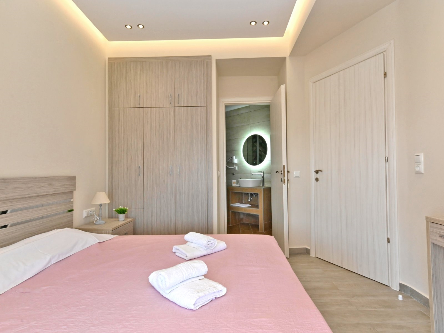 Sabbia Seafront Apartment 3 by TravelPro Servi...