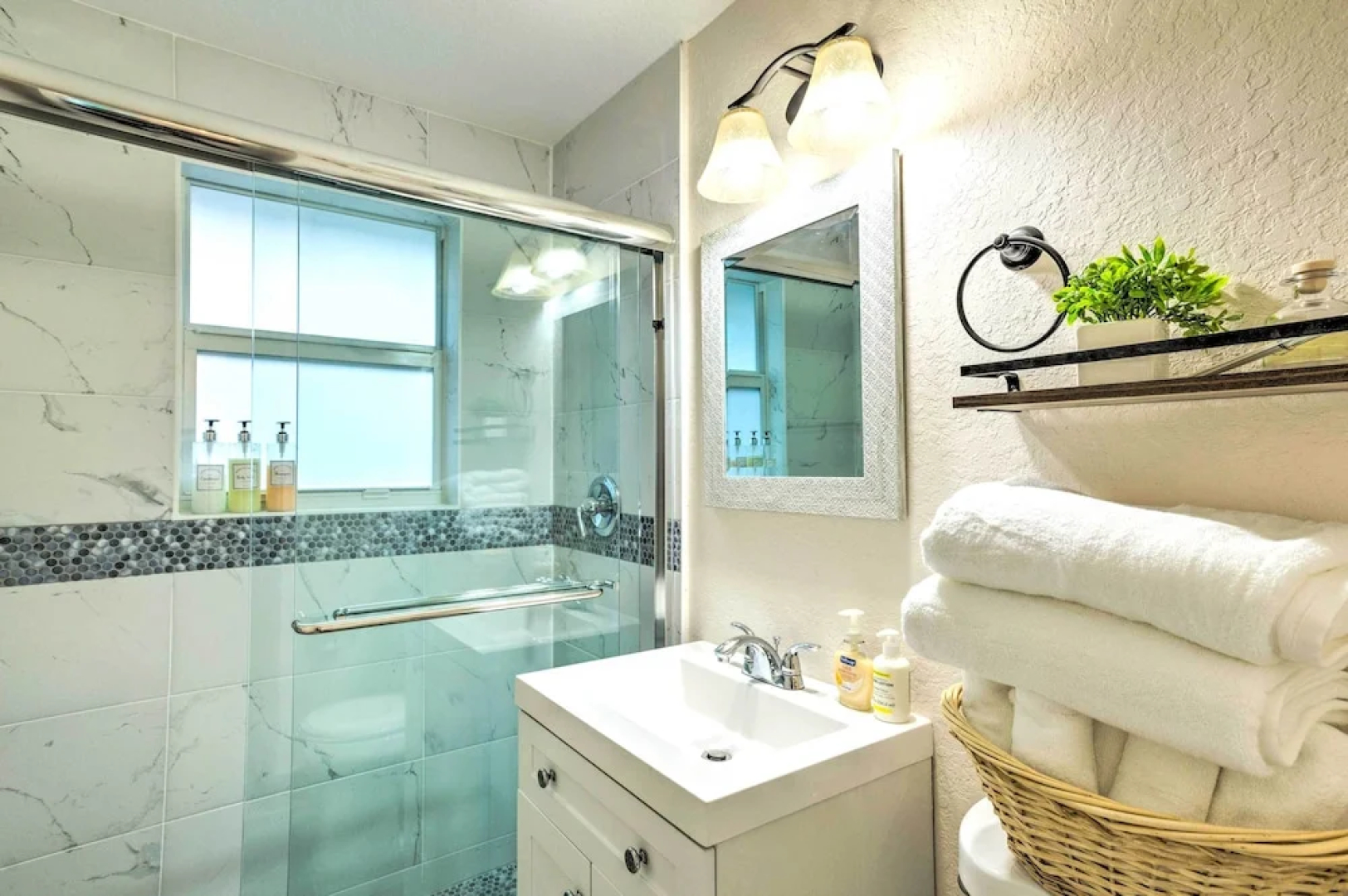 Turquoise Escape ~ 1 Mi to Sailfish Marina!