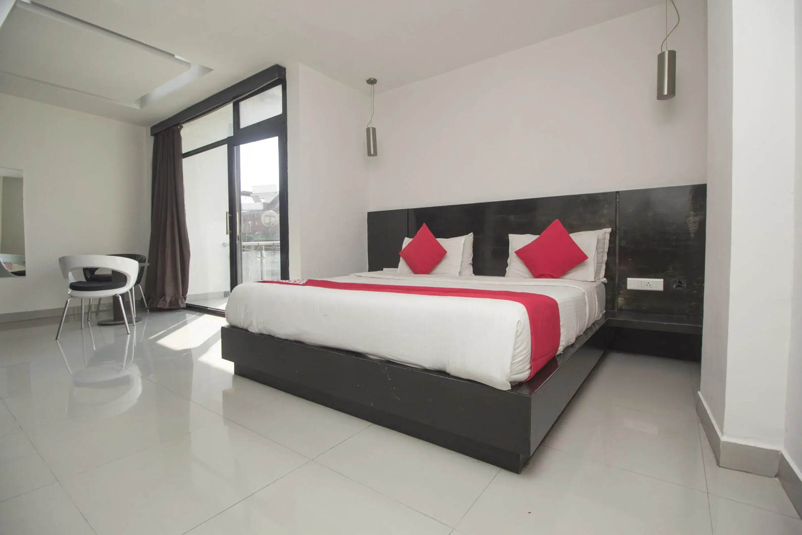 OYO 28171 Kava Suites