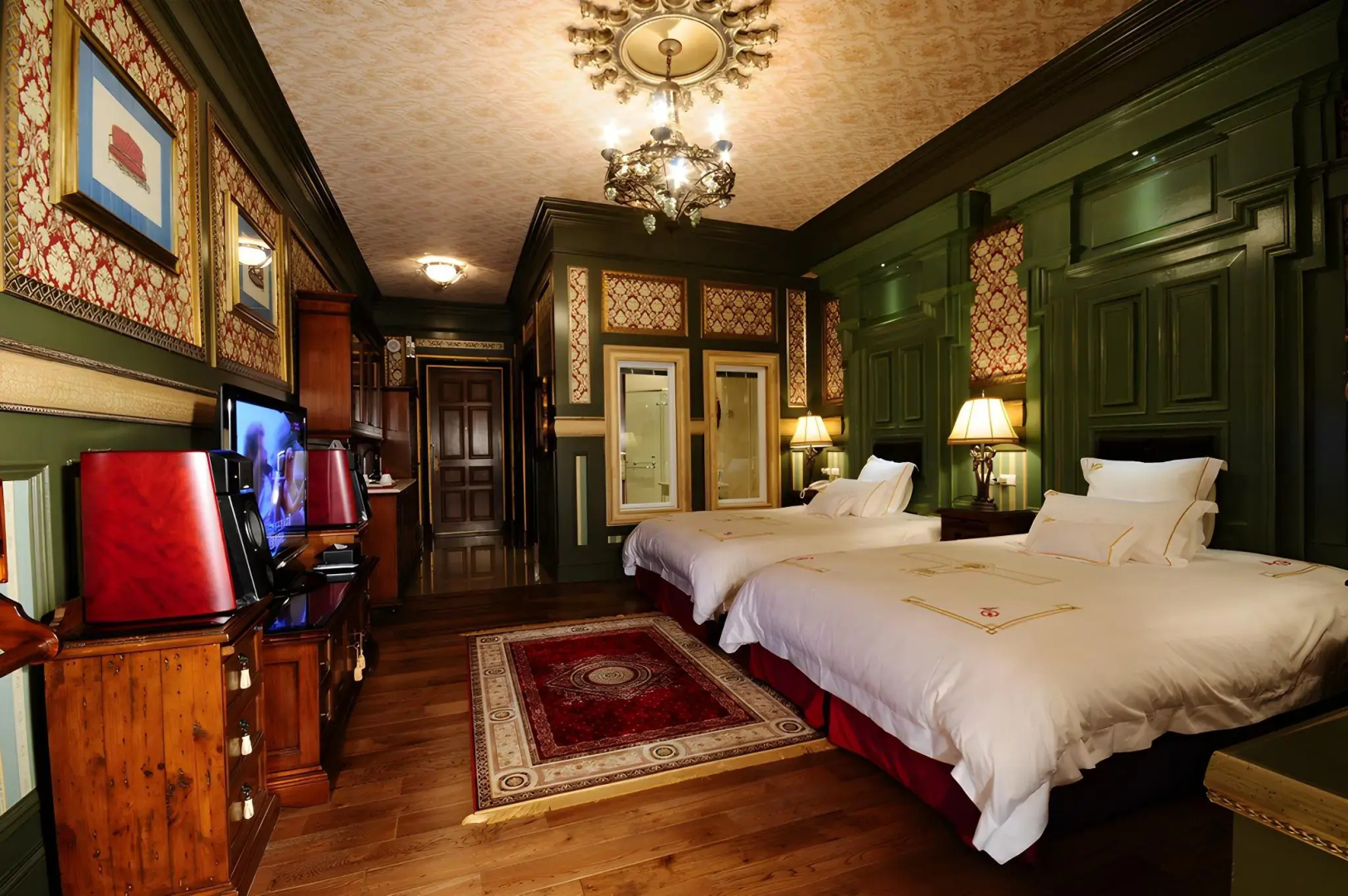 The Old England Manor