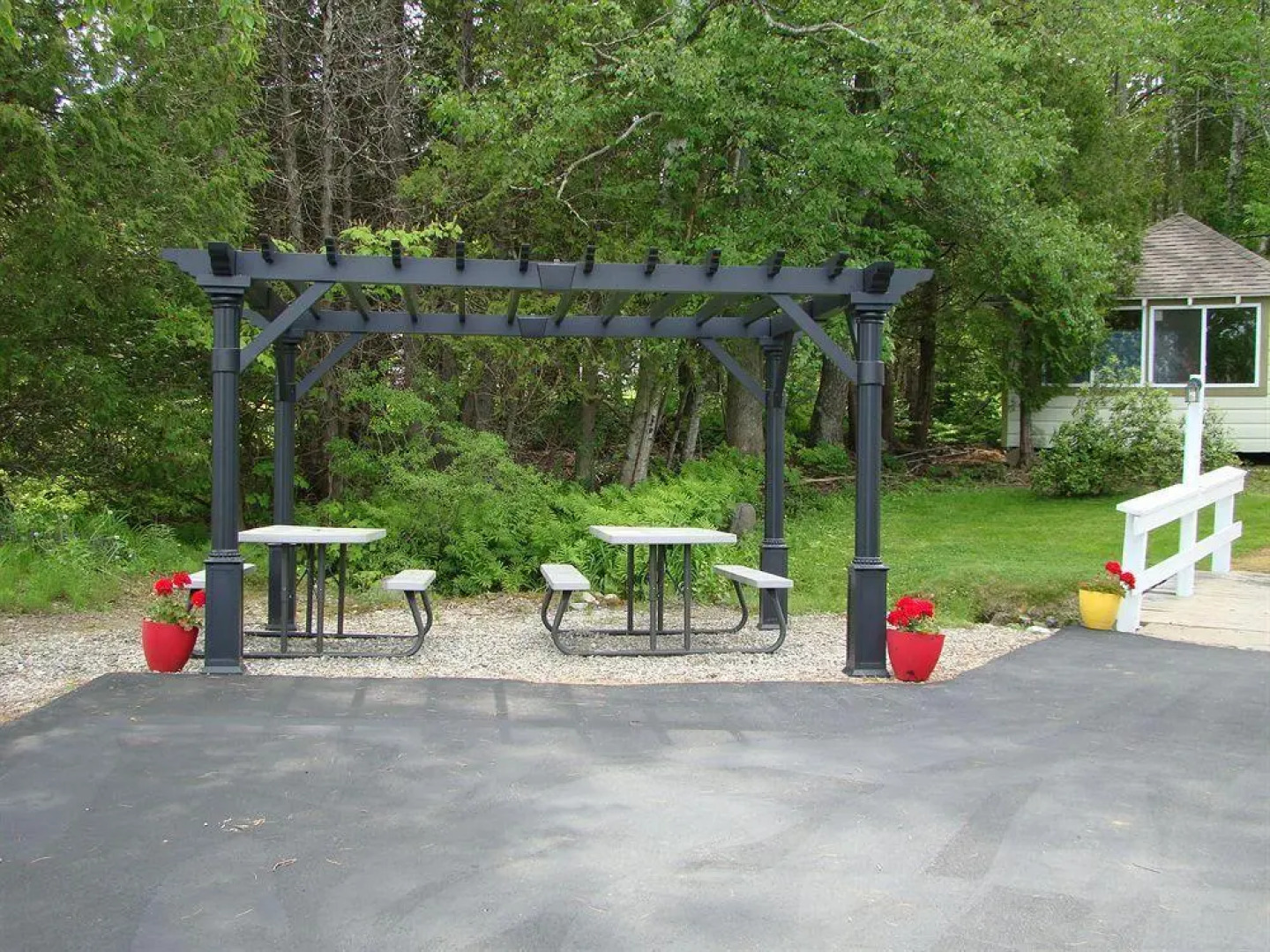 Bay Leaf Cottages & Bistro